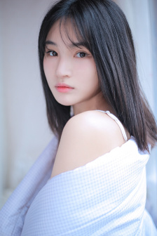 挺岳双腿之间